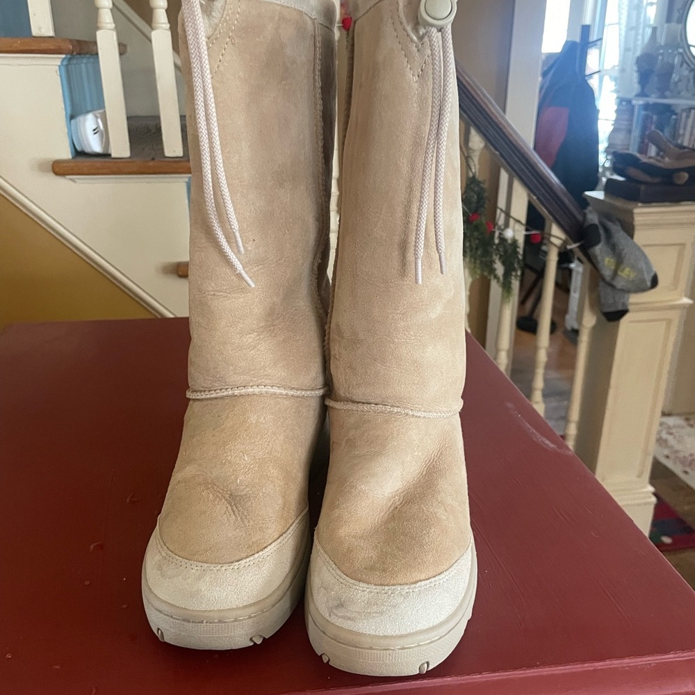 UGG Women's Light Tan Winter Boots